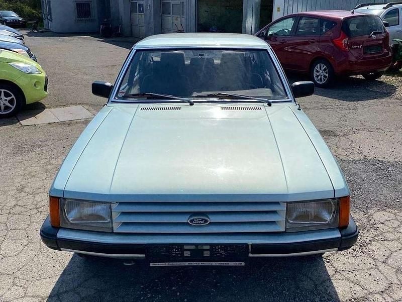 Second-hand Ford Granada 114 CP (83 kW) 1983 Albastru Berlinǎ