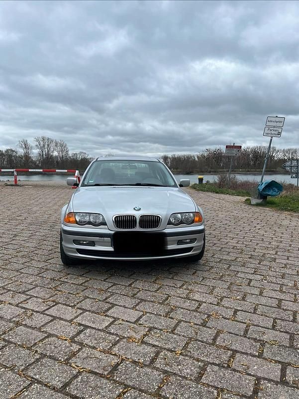 Gebraucht BMW 320 170 PS (125 kW) 2001 Silber Limousine