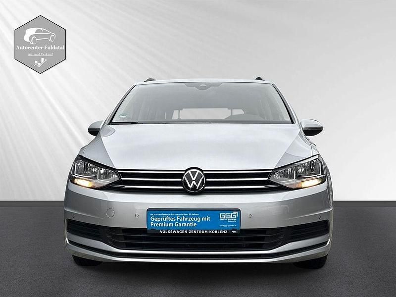 Gebraucht VW Touran 122 PS (89 kW) 2023 Silber Van / Kleinbus