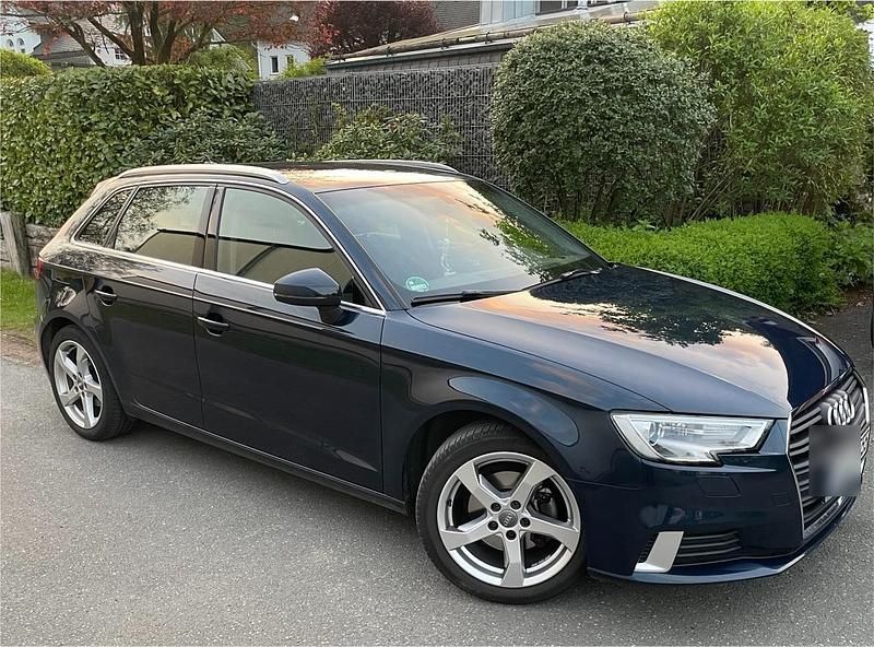 Blau Gebraucht 2019 Audi A3 Sportback Kombi | 16.900 € (Fairer Preis) - Bild 1/4