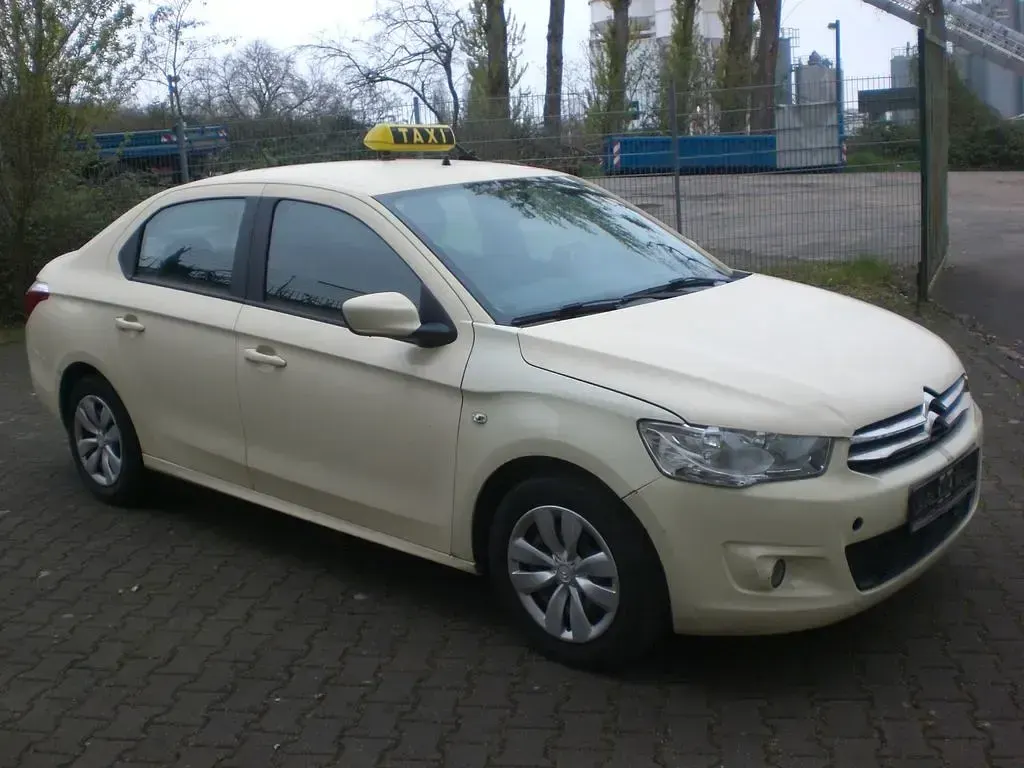 Gebraucht Citroën C-Elysee I SELECTION 99 PS (72 kW) 2017 Weiß Limousine