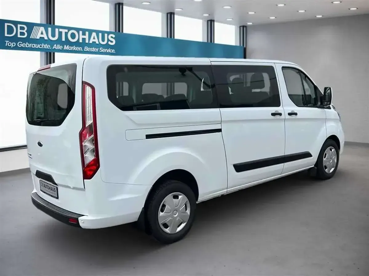 Używany Ford Transit Custom Trend 105 KM (77 kW) 2022 Biały Kombi
