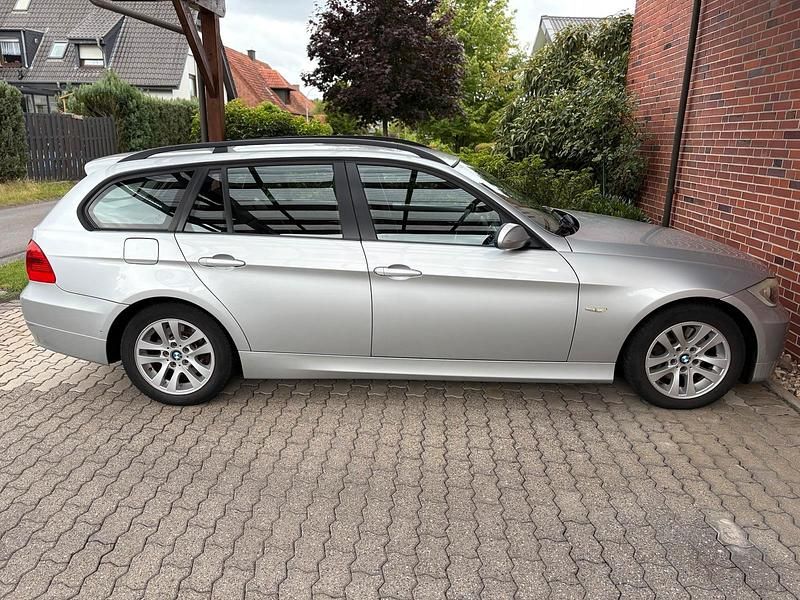 Gebraucht BMW 318 146 PS (107 kW) 2008 Silber Kombi