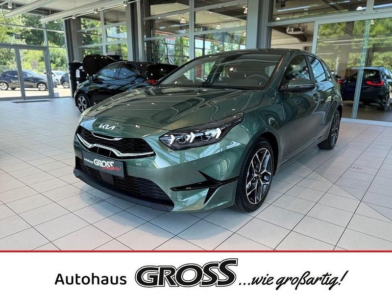 Neu Kia Ceed Spirit 140 PS (102 kW) 2025 Exg) experience green met. (gruen Kleinwagen