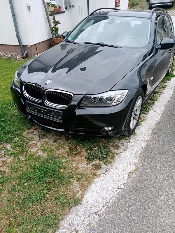 Schwarz Gebraucht 2009 BMW 318 Kombi | 3.900 € (Fairer Preis) - Bild 1/4