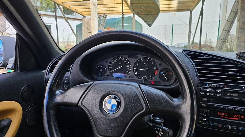 Gebraucht BMW 320 Cabriolet Basis 150 PS (110 kW) 1995 Schwarz Cabrio