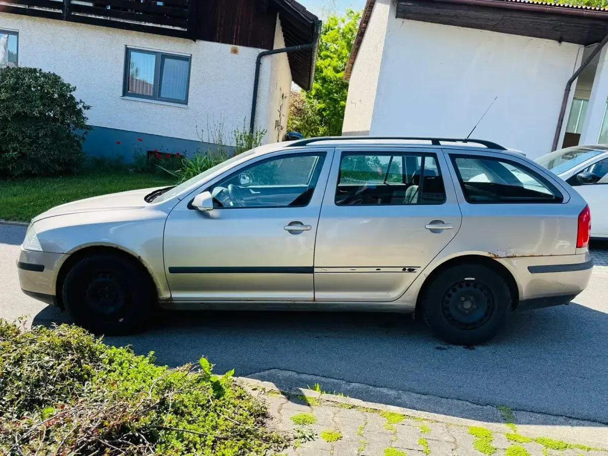 Gebraucht Skoda Octavia Ambiente 116 PS (85 kW) 2008 Grau Kombi