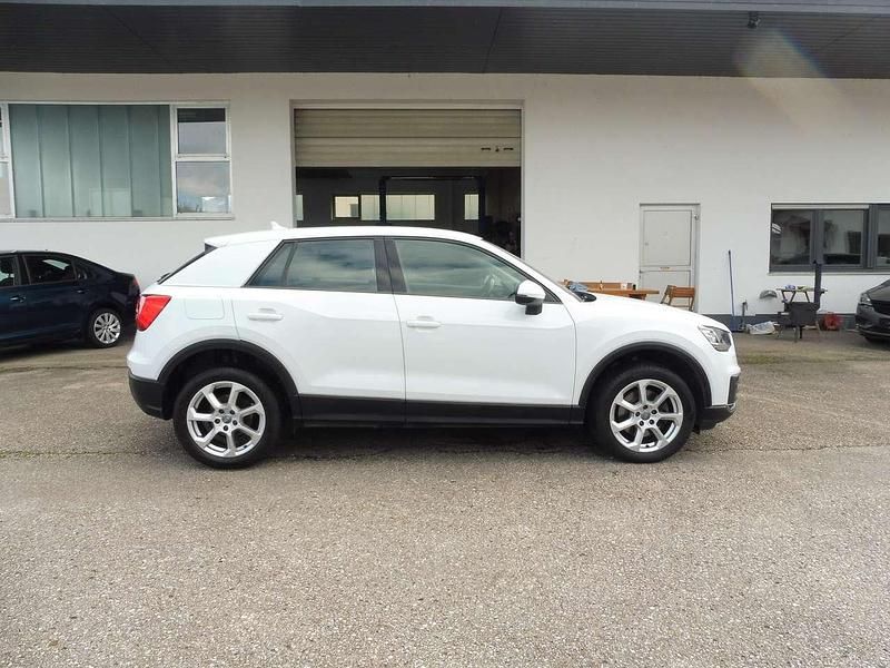 Gebraucht Audi Q2 116 PS (85 kW) 2018 Gletscherweiss SUV