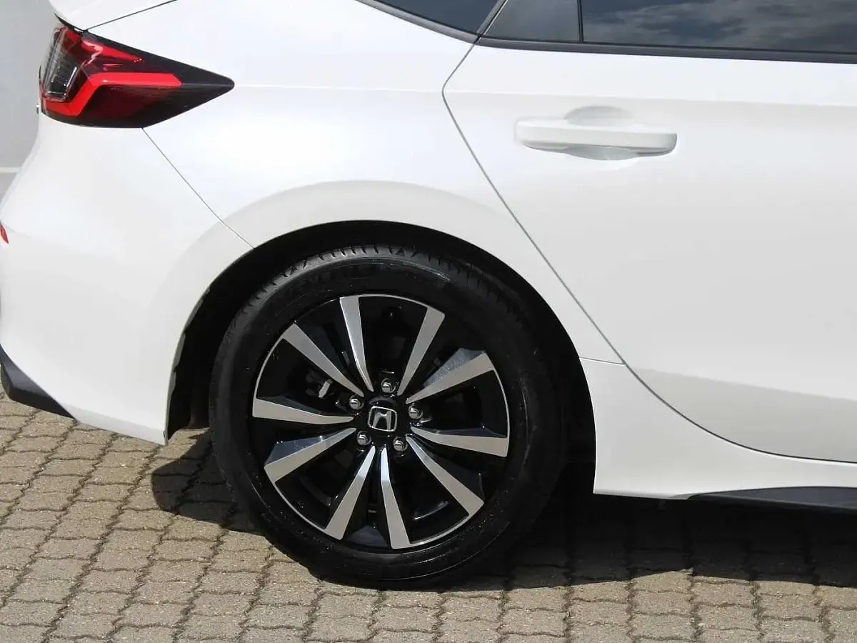 Gebraucht Honda Civic Elegance 143 PS (105 kW) 2023 Platinum white p