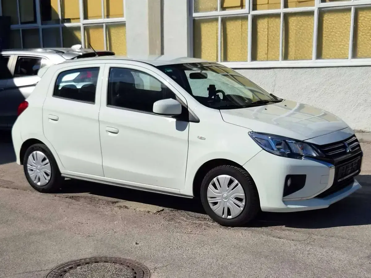 Gebraucht Mitsubishi Space Star Select 71 PS (52 kW) 2022 Islandweiss (s) Kleinwagen