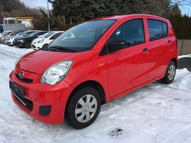 Gebraucht Daihatsu Cuore 69 PS (50 kW) 2011 Rot Kleinwagen