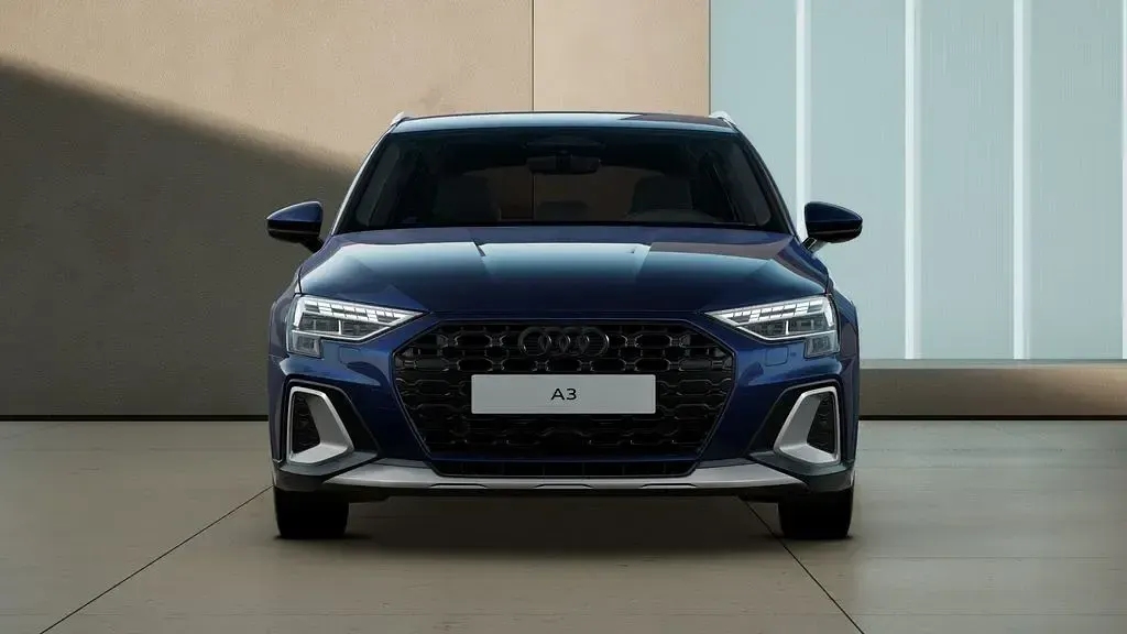 Gebraucht Audi A3 Ambiente 204 PS (150 kW) 2025 Navarrablau metallic Limousine
