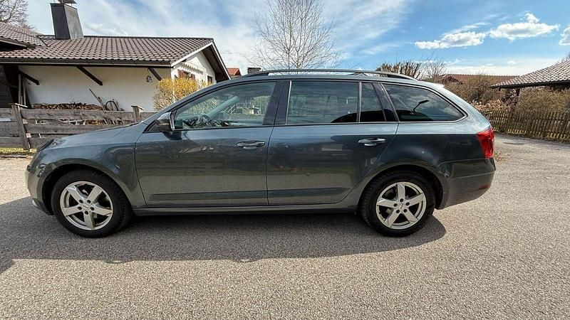 Gebraucht Skoda Octavia Ambition 150 PS (110 kW) 2017 Grau Kombi