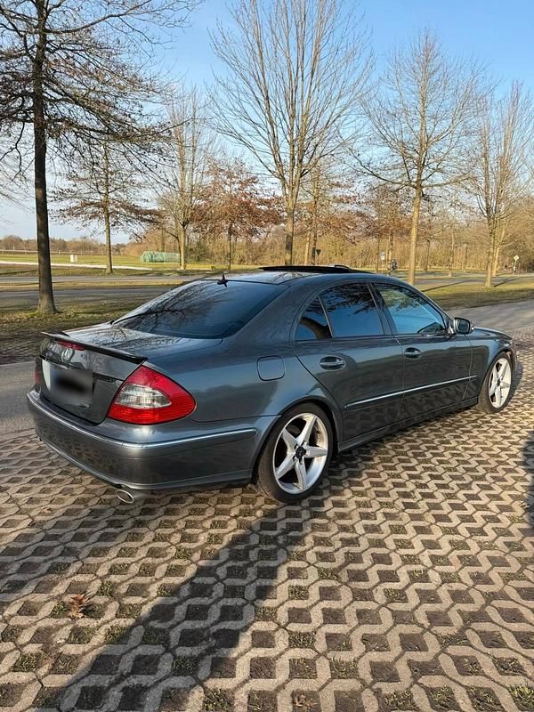 Gebraucht Mercedes E320 224 PS (164 kW) 2007 Grau Limousine