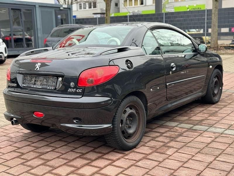 Gebraucht Peugeot 206 CC Platinum 109 PS (80 kW) 2004 Obsidien/metallic Cabrio