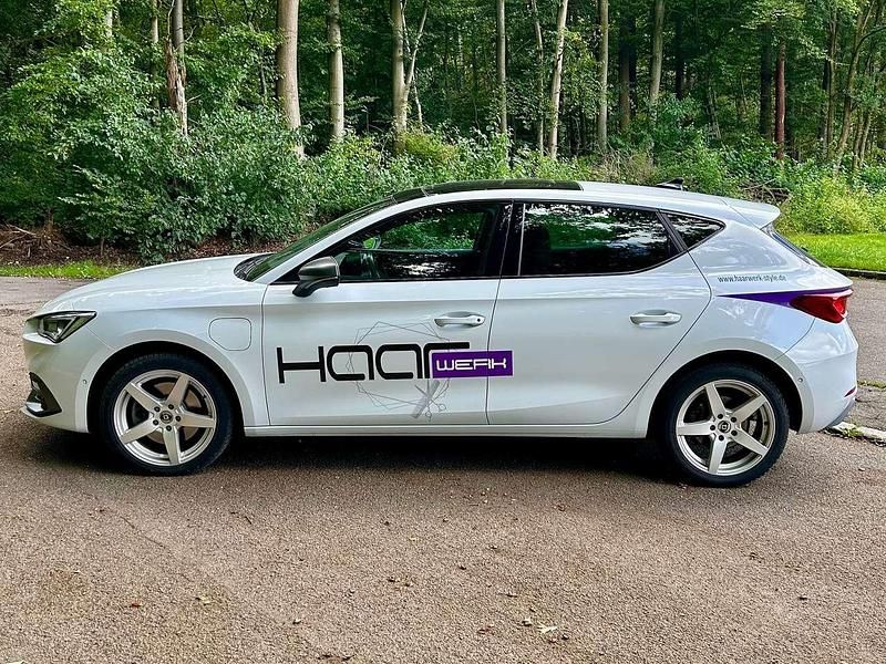 Weiß Gebraucht 2021 Seat Leon FR Limousine | 20.999 € (Fairer Preis) - Bild 1/4