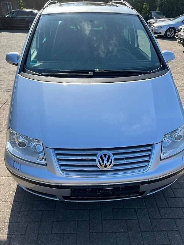 Grau Gebraucht 2007 VW Sharan Van / Kleinbus | 3.499 € (Fairer Preis) - Bild 1/4