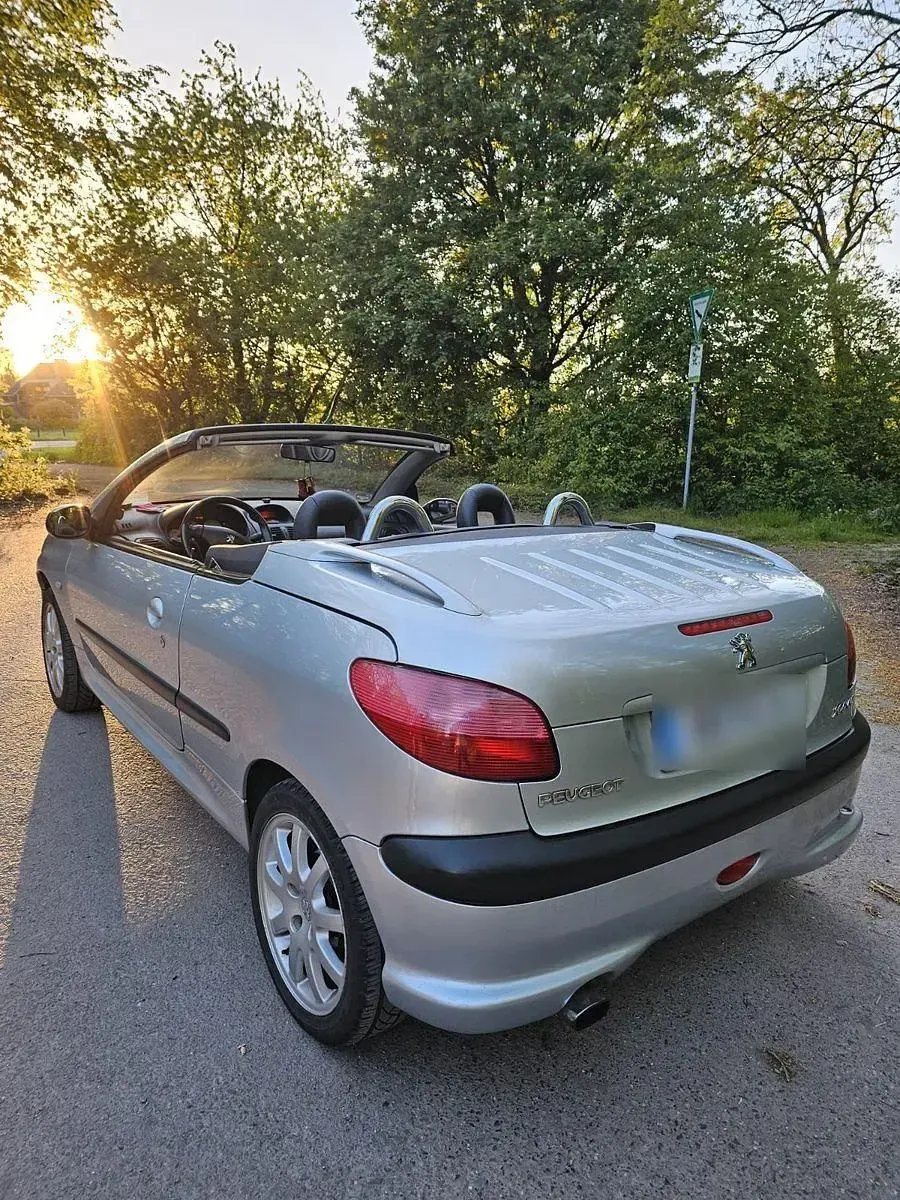 Gebraucht Peugeot 206 CC Platinum 136 PS (100 kW) 2002 Silber Cabrio