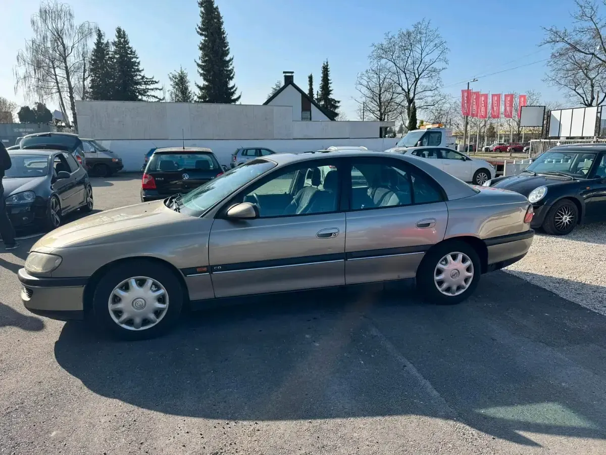 Second-hand Opel Omega 136 CP (100 kW) 1997 Gri Berlinǎ