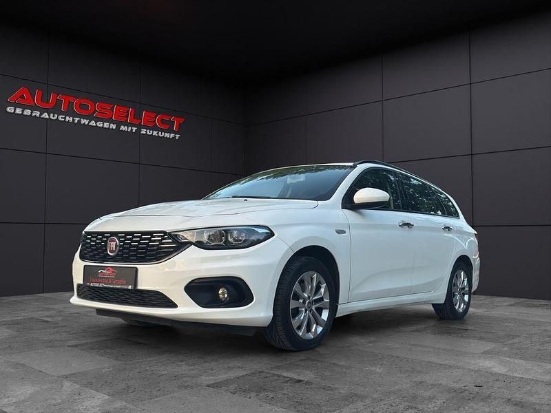 Weiß Gebraucht 2018 Fiat Tipo Lounge Limousine | 9.980 € (Guter Preis) - Bild 1/4