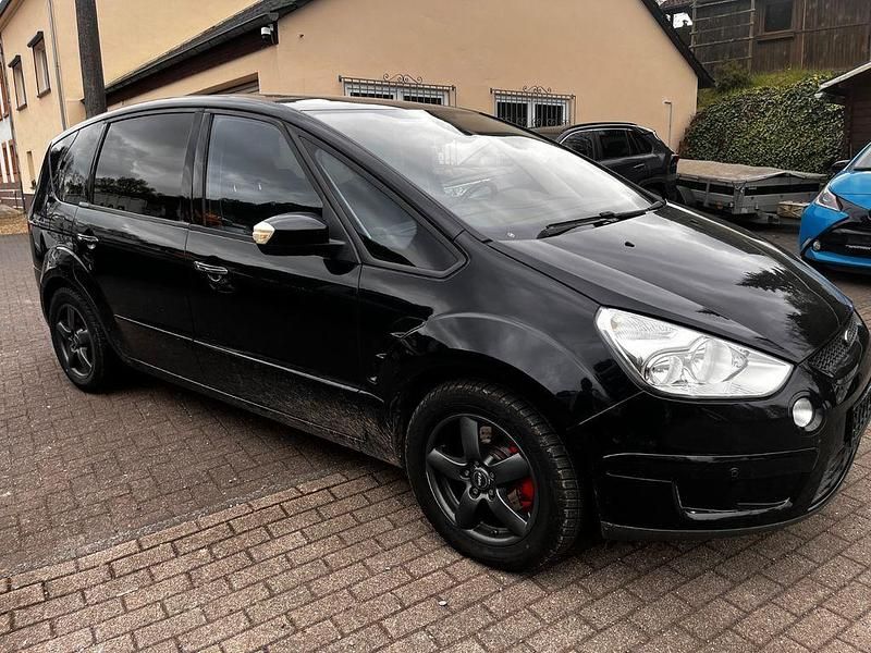 Second-hand Ford S-MAX Titanium 175 CP (128 kW) 2009 Negru Monovolum