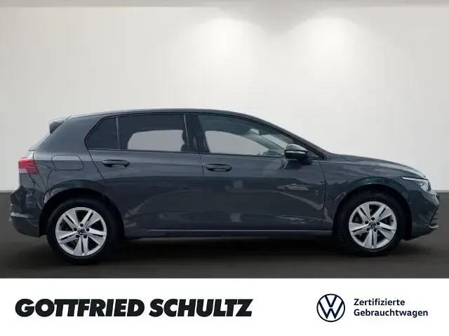 Usata VW Golf VIII Life 131 CV (96 kW) 2023 Grigio Berlina