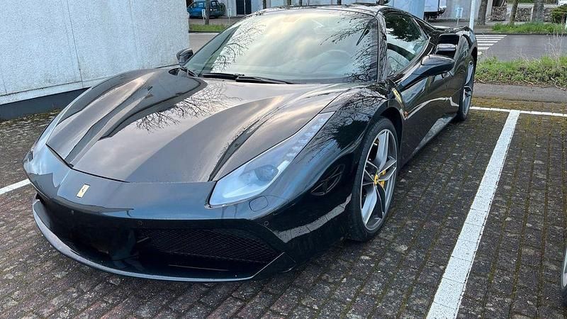 Schwarz Gebraucht 2018 Ferrari 488 Cabrio | 248.900 € (Etwas zu teuer) - Bild 1/4