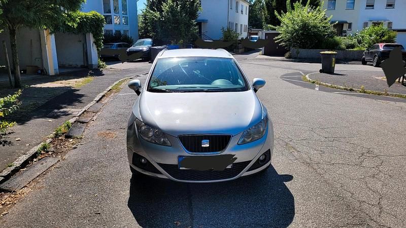Silber Gebraucht 2011 Seat Ibiza ST Kombi | 2.600 € (Superpreis) - Bild 1/4