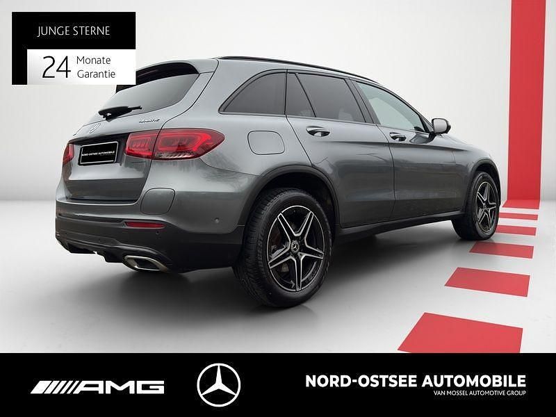Gebraucht Mercedes GLC300e AMG 194 PS (142 kW) 2021 Metalliclack selenitgrau SUV