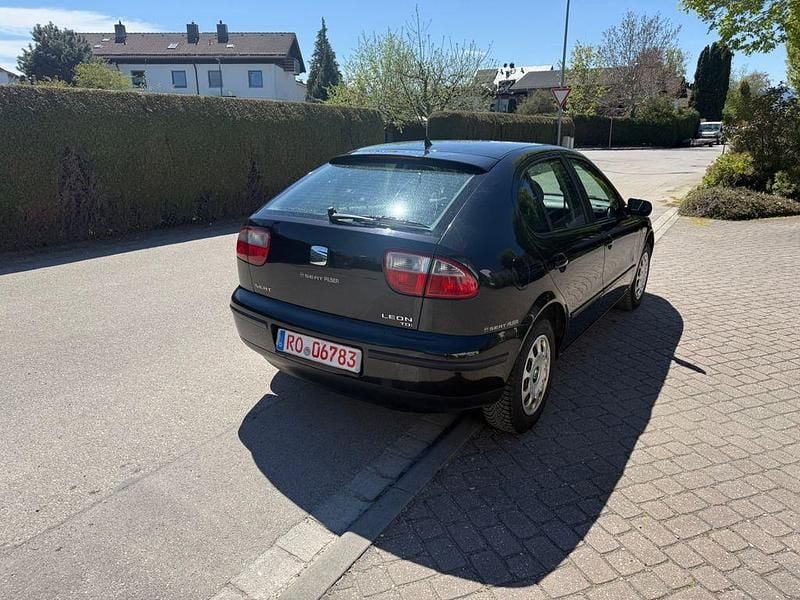 Second-hand Seat Leon 110 CP (80 kW) 2001 Negru Hatchback