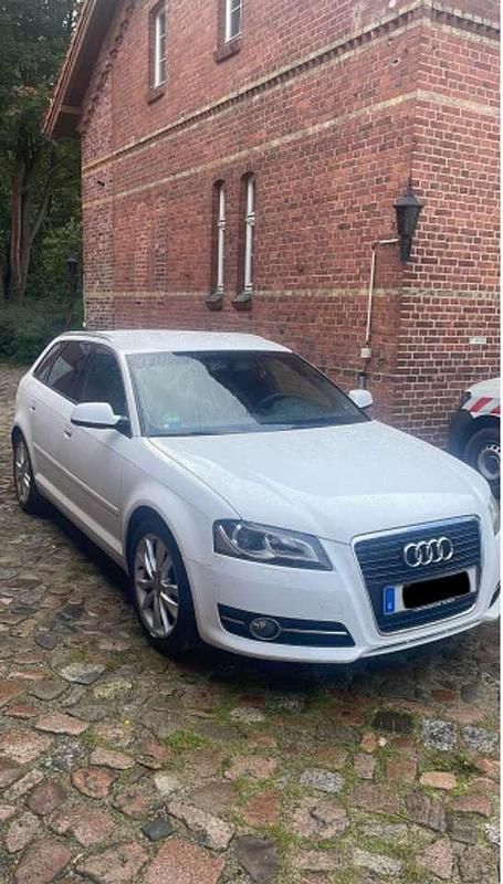 Weiß Gebraucht 2011 Audi A3 Ambition Limousine | 10.299 € - Bild 1/1