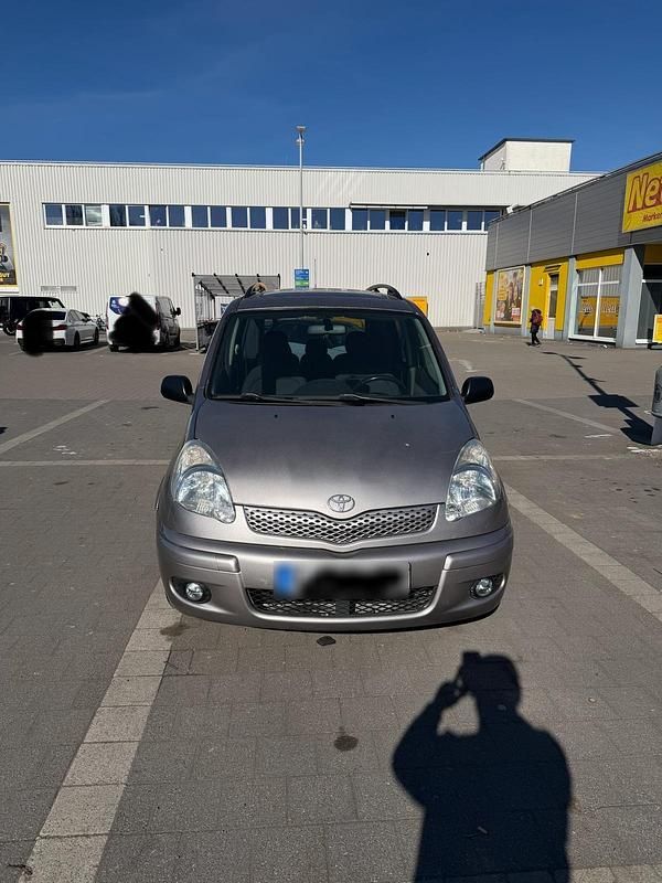 Gebraucht Toyota Yaris 86 PS (63 kW) 2003 Silber Kombi