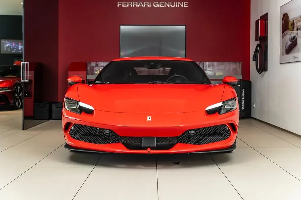 Gebraucht Ferrari 296 829 PS (609 kW) 2024 Rot