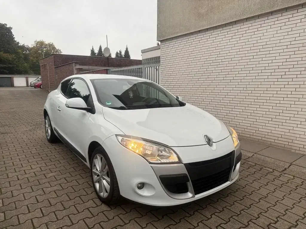 Używany Renault Mégane Dynamique 110 KM (80 kW) 2009 Biały Coupe