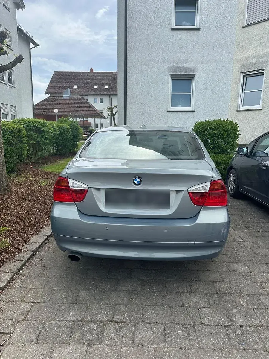 Gebraucht BMW 320 170 PS (125 kW) 2007 Grau Limousine