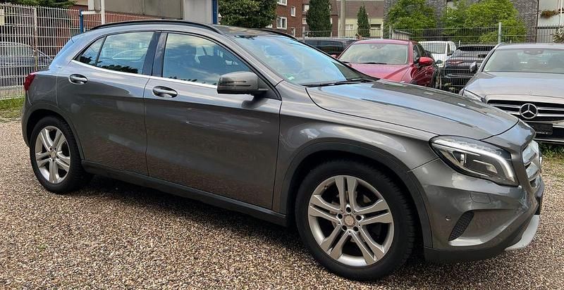 Grau Gebraucht 2014 Mercedes GLA200 SUV | 12.990 € (Guter Preis) - Bild 1/4