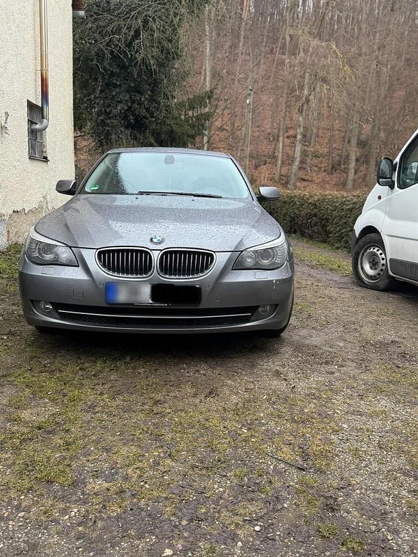 Gebraucht BMW 525 197 PS (144 kW) 2008 Grau Limousine