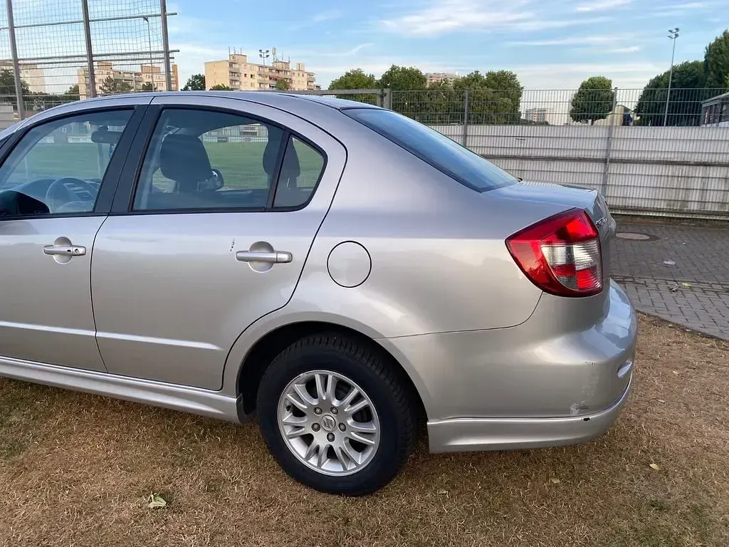 Gebraucht Suzuki SX4 107 PS (78 kW) 2008 Grau Limousine