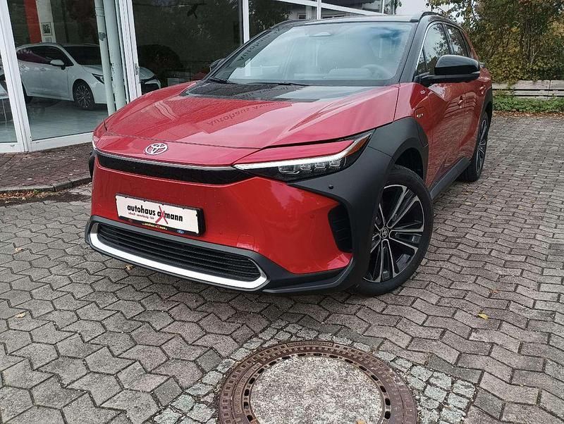 Neu Toyota bZ4X Lounge 150 kW (204 PS) 2025 Karminarot/ dach schwarz SUV