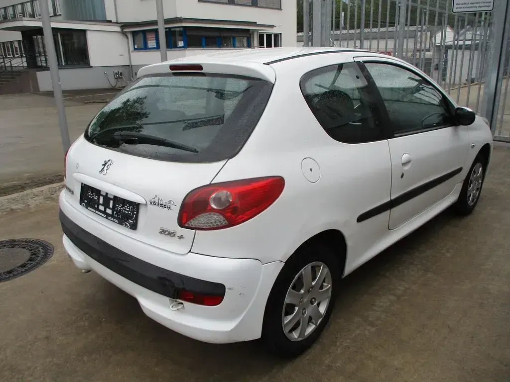 Gebraucht Peugeot 206+ Basis 60 PS (44 kW) 2009 Weiß Kleinwagen