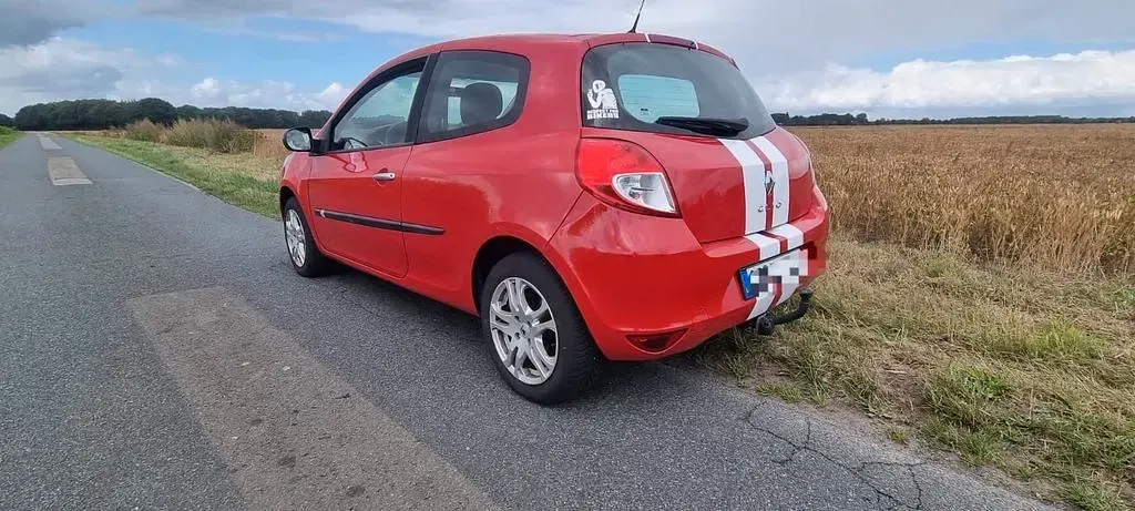 Gebraucht Renault Clio III 75 PS (55 kW) 2011 Rot Limousine