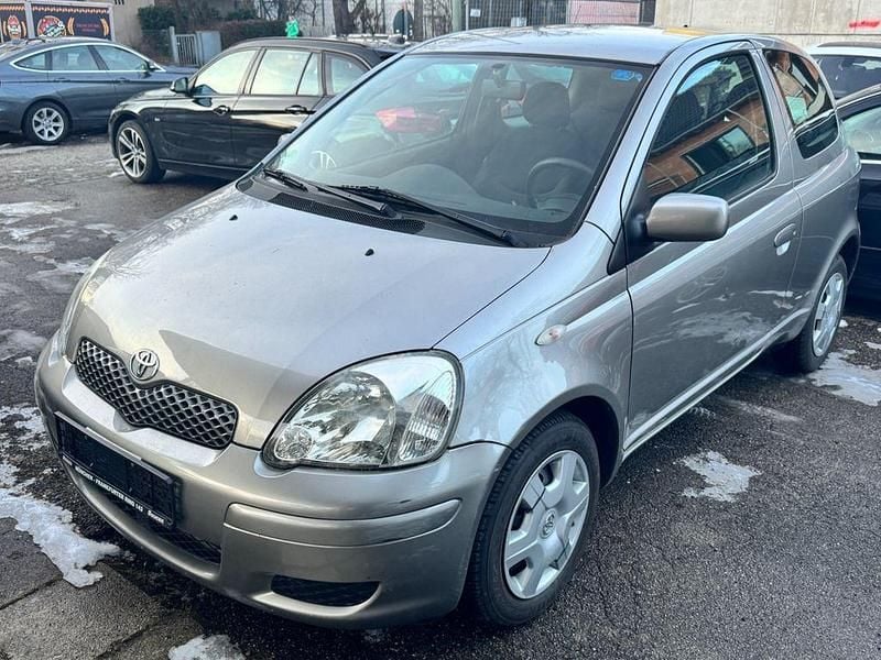 Grau Gebraucht 2005 Toyota Yaris Sol Kleinwagen | 2.490 € (Fairer Preis) - Bild 1/4