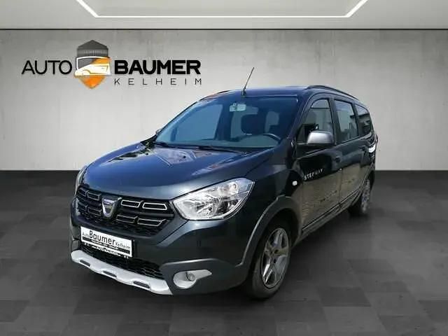 Grau Gebraucht 2019 Dacia Lodgy Stepway Van / Kleinbus | 10.950 € (Fairer Preis) - Bild 1/4