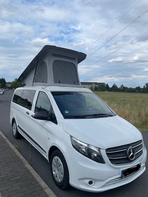 Weiß Gebraucht 2024 Mercedes Vito Van / Kleinbus | 44.444 € (Teuer) - Bild 1/4