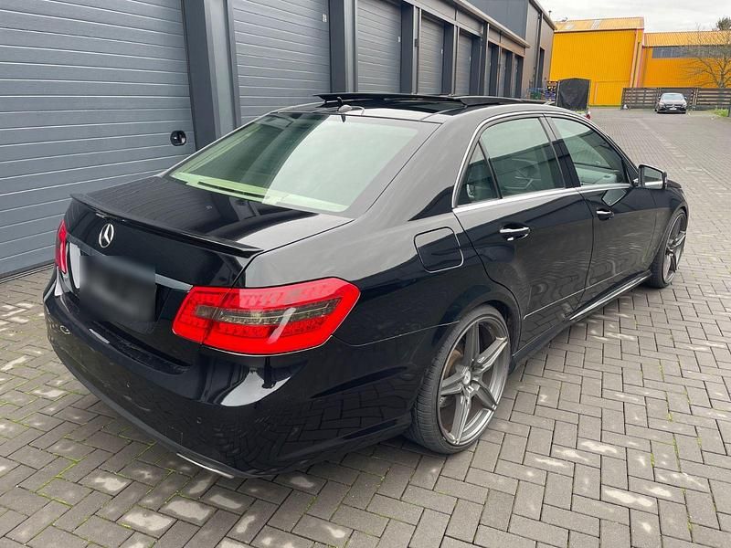 Gebraucht Mercedes E500 AMG 388 PS (285 kW) 2009 Schwarz Limousine