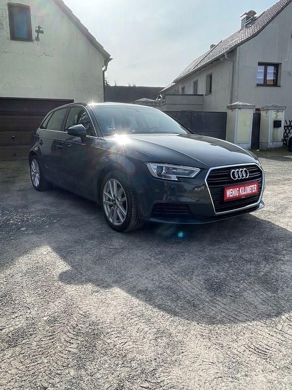Gebraucht Audi A3 116 PS (85 kW) 2019 Grau Limousine