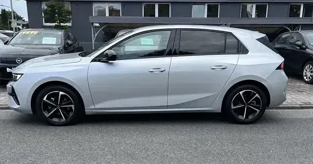 Gebraucht Opel Astra 131 PS (96 kW) 2024 Silber Kleinwagen