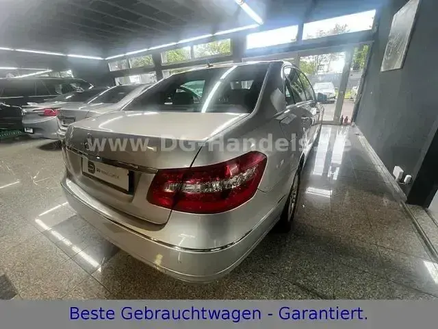 Gebraucht Mercedes E200 184 PS (135 kW) 2009 Andere Limousine