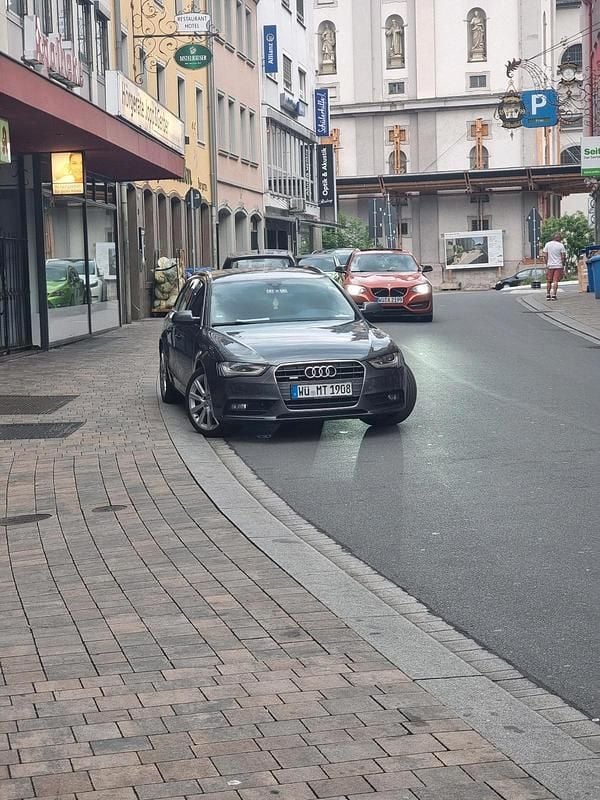 Grau Gebraucht 2012 Audi A4 Kombi | 8.500 € (Fairer Preis) - Bild 1/4