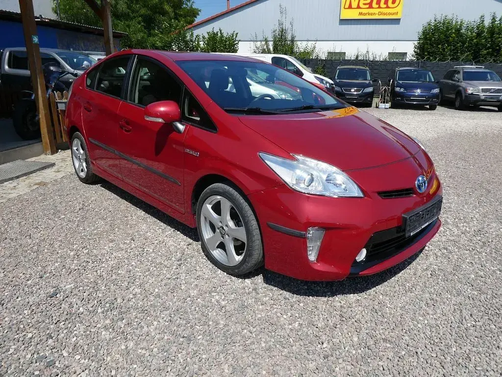 Gebraucht Toyota Prius Basis 99 PS (72 kW) 2013 Rot Limousine